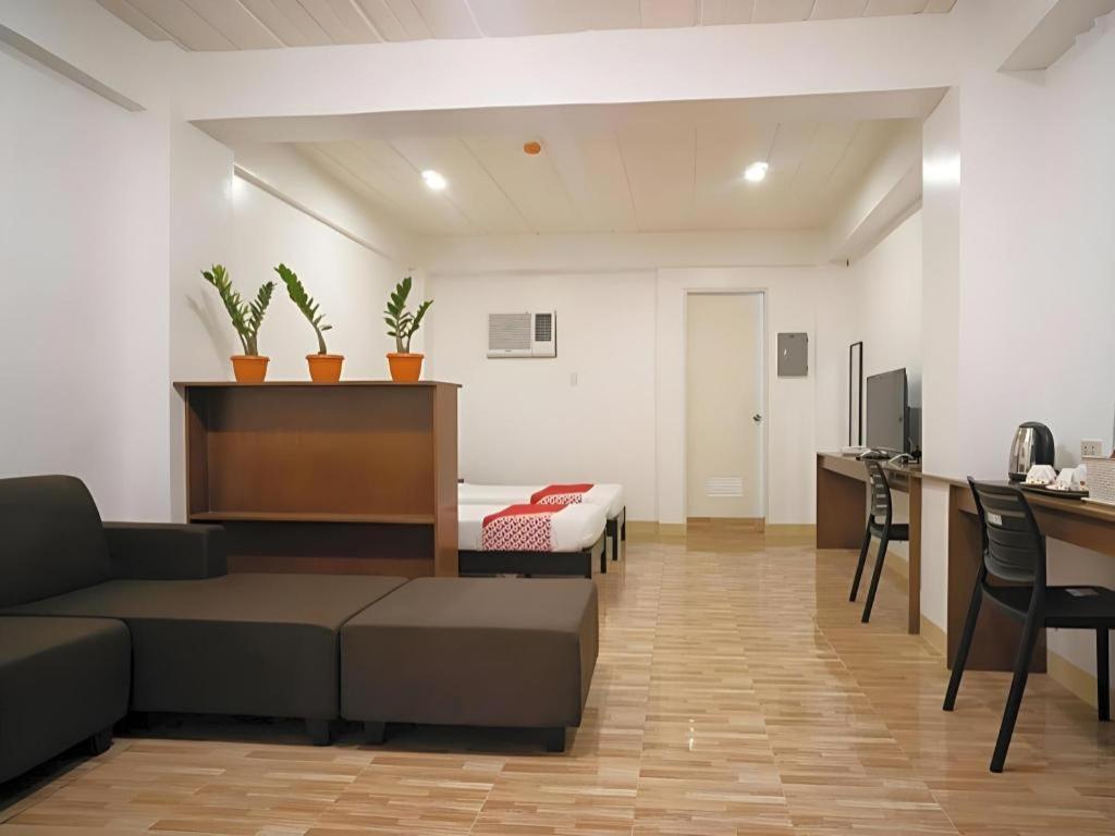 Oyo 150 Davao Airport View Hotel ภายนอก รูปภาพ